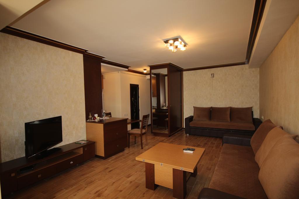 יירבאן Vardanants Apartment מראה חיצוני תמונה